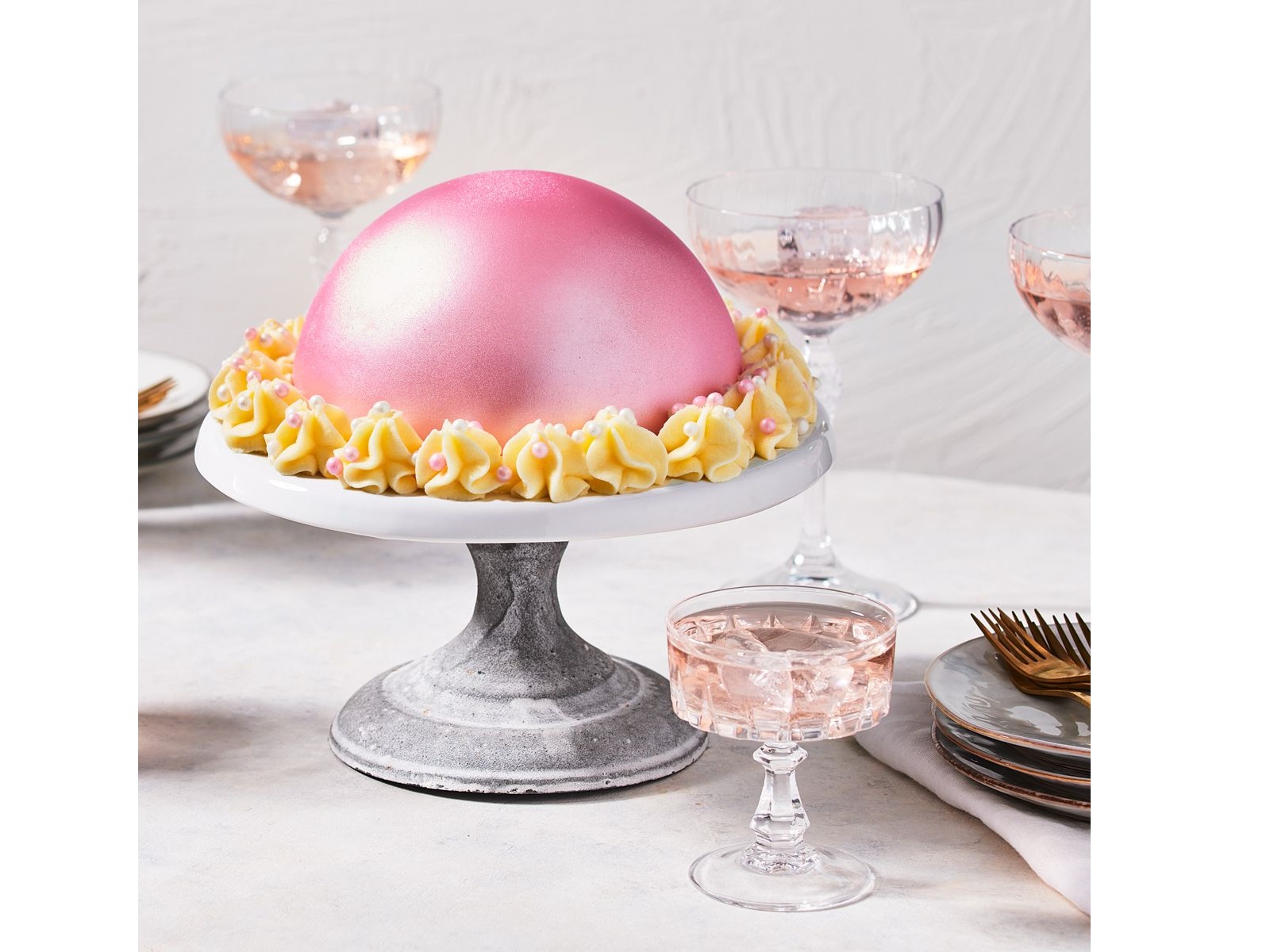 FunCakes Metallic Spray Baby Pink - Afbeelding 1