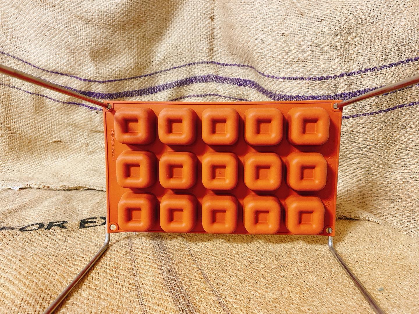 Siliconen Bakvorm Savarin vierkant 15x**