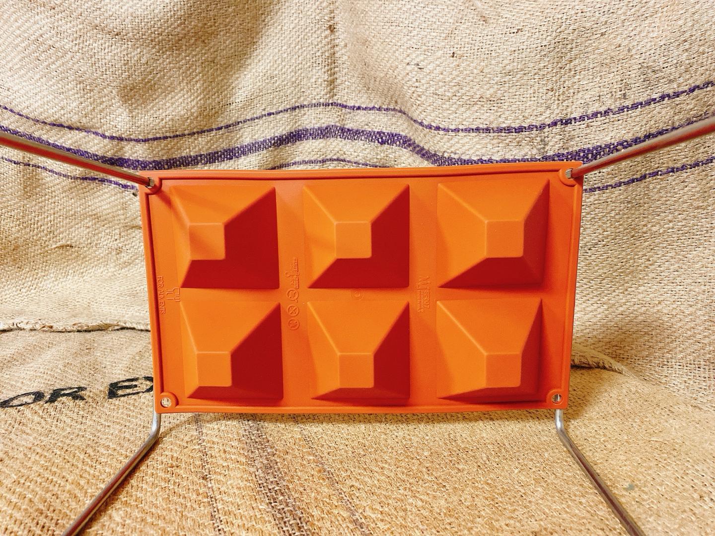 Siliconen Bakvorm Piramide 71x71x50mm (6)