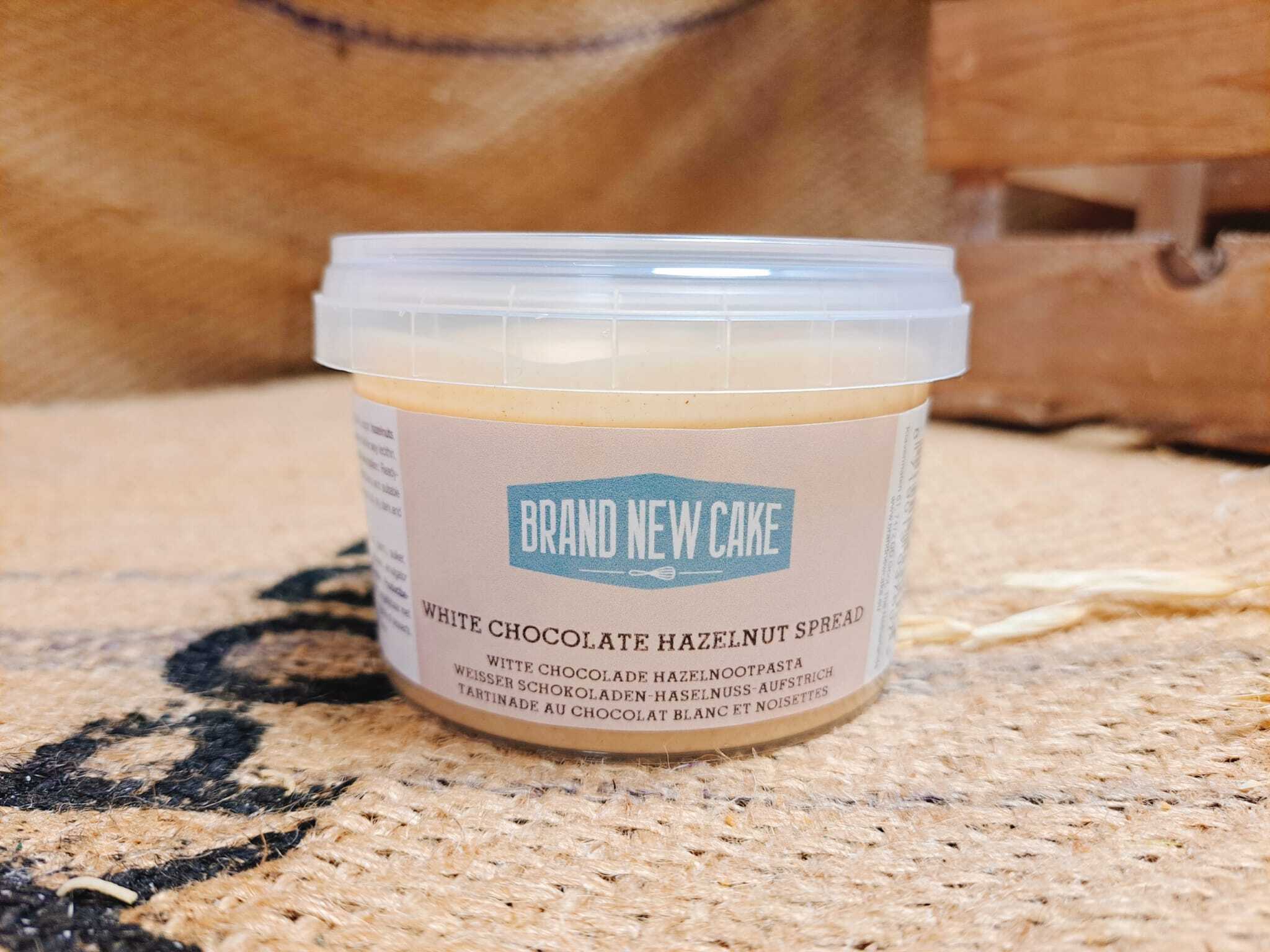 BrandNewCake Witte Chocolade Hazelnootpasta 260g