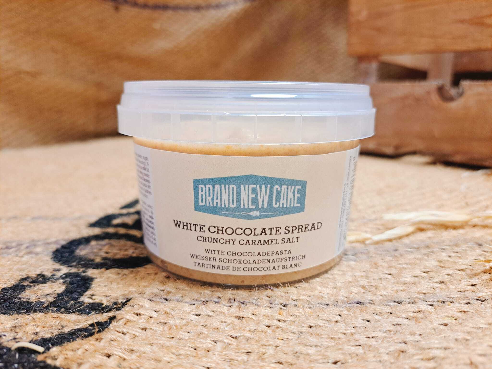 BrandNewCake Witte Chocopasta Crunchy Caramel-Zout Spread 260g