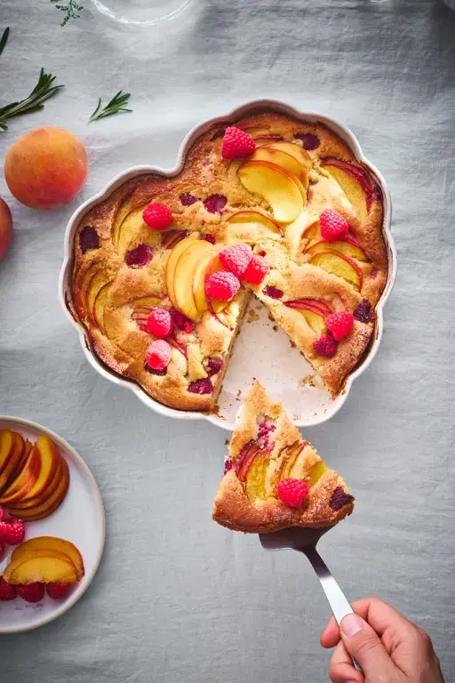 24597van_1 Emile Henry Madeleine Taartvorm hart gegolfd - 265x245x65mm - Argile