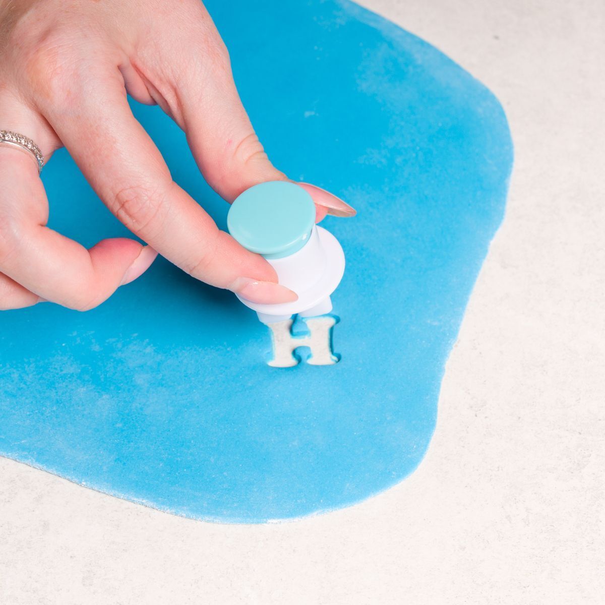 50000_LPC26UPP_1 LOYAL Uitstekers Mini Alfabet Hoofdletters set/26